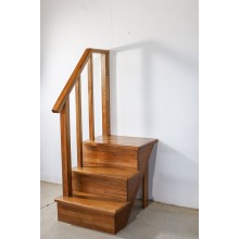 Scară din lemn masiv, finisaj Miere